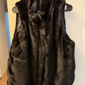 Tuckernuck Emilia reversible vest